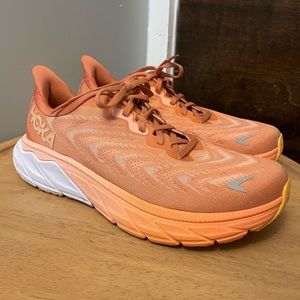 HOKA Arahi 6